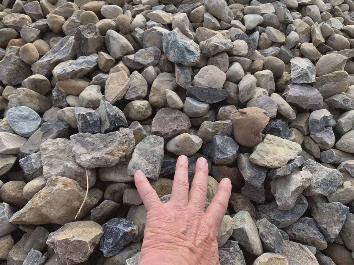 Holding gravel sample